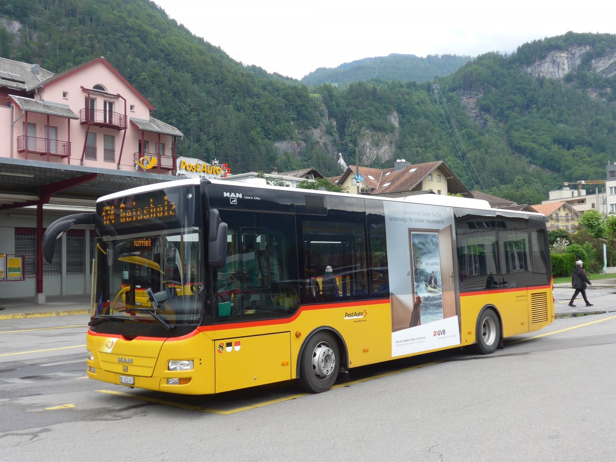 (162'395) - AVG Meiringen - Nr. 61/BE 422'461 - MAN/Gppel am 20. Juni 2015 in Meiringen, Postautostation