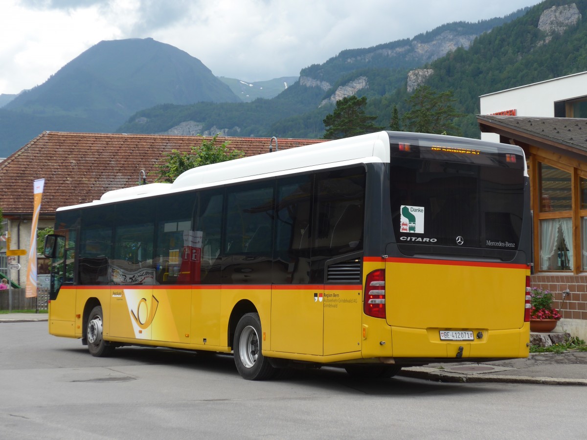 (162'398) - AVG Meiringen - Nr. 71/BE 412'071 - Mercedes am 20. Juni 2015 in Meiringen, Postautostation