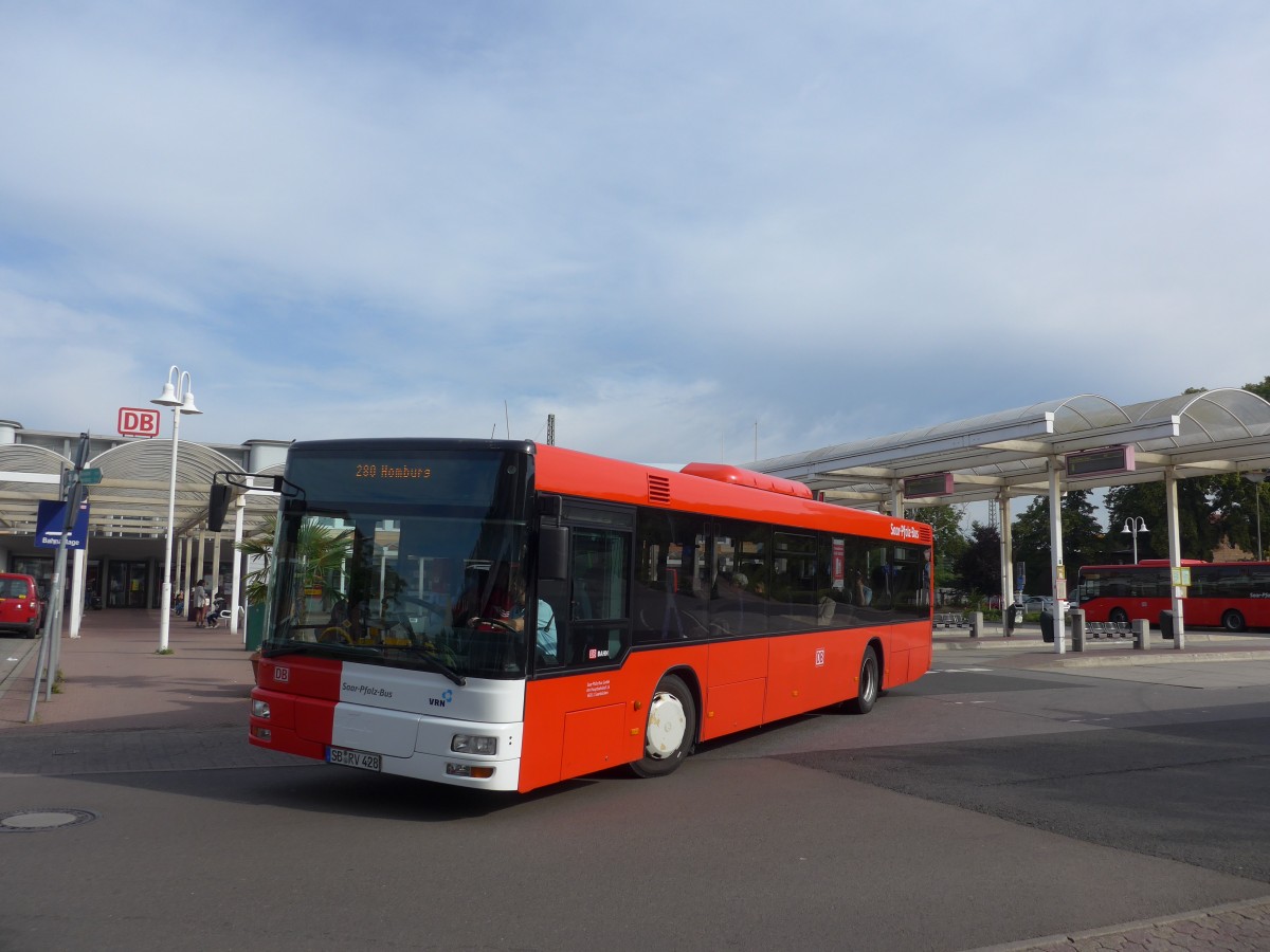 (162'576) - RSW Saarbrcken - SB-RV 428 - MAN am 25. Juni 2015 beim Bahnhof Homburg