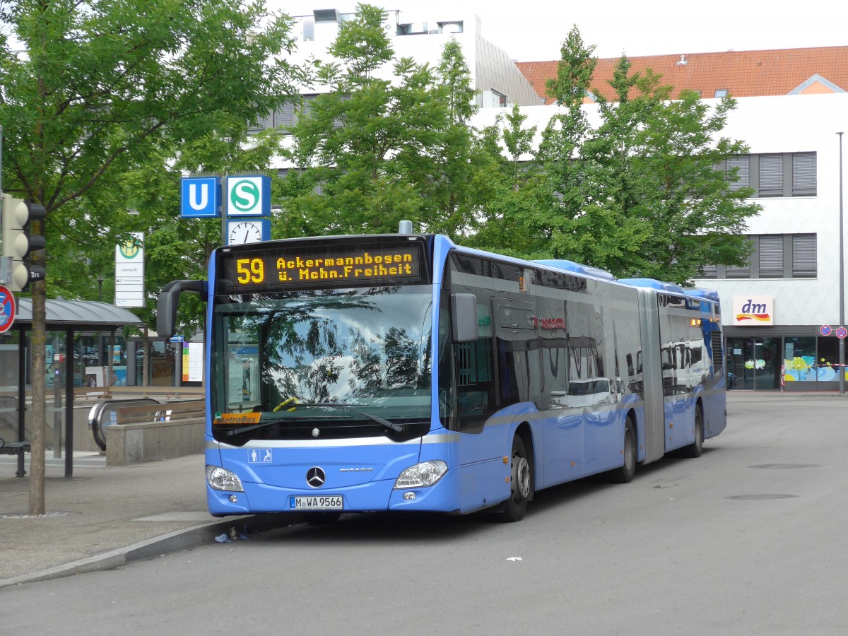 (162'855) - Watzinger, Mnchen - M-WA 9566 - Mercedes am 28. Juni 2015 in Mnchen, Bahnhof Giesing