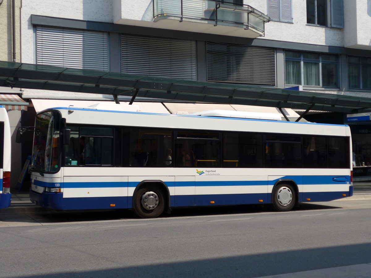 (162'975) - ZVB Zug - Nr. 133/ZG 88'133 - Scania/Hess am 6. Juli 2015 beim Bahnhof Zug