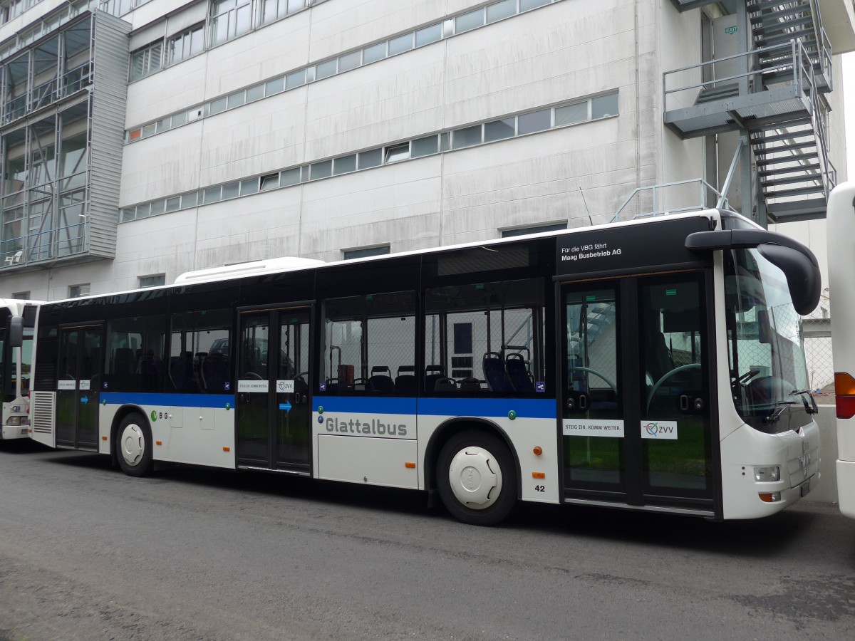 (163'404) - Maag, Kloten - Nr. 42/ZH 697'842 - MAN am 15. August 2015 in Bassersdorf, Buszentrum Glattal