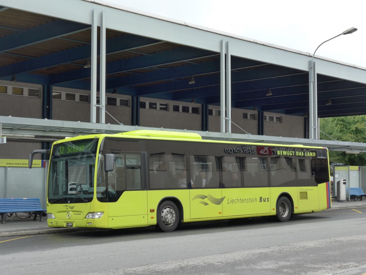 (163'499) - Aus Liechtenstein: Nr. 15/FL 39'815 - Mercedes am 16. August 2015 beim Bahnhof Buchs