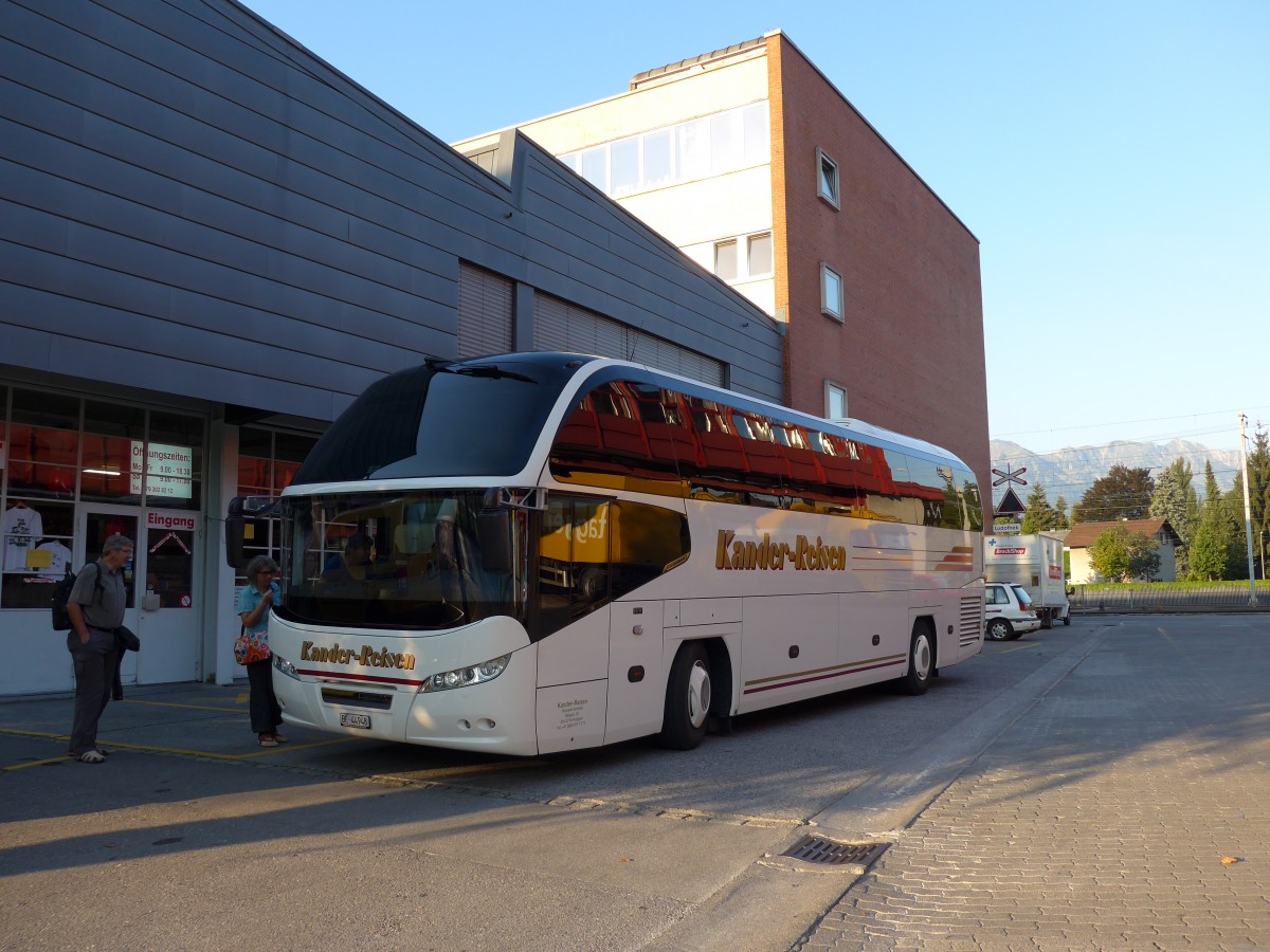 (164'290) - Kander-Reisen, Frutigen - Nr. 2/BE 44'948 - Neoplan am 31. August 2015 in Thun, Rosenau