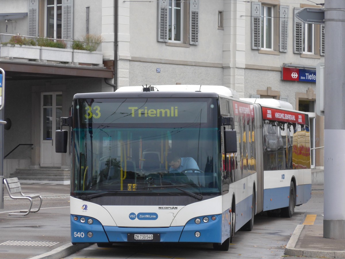 (164'967) - VBZ Zrich - Nr. 540/ZH 730'540 - Neoplan am 17. September 2015 beim Bahnhof Zrich-Tiefenbrunnen