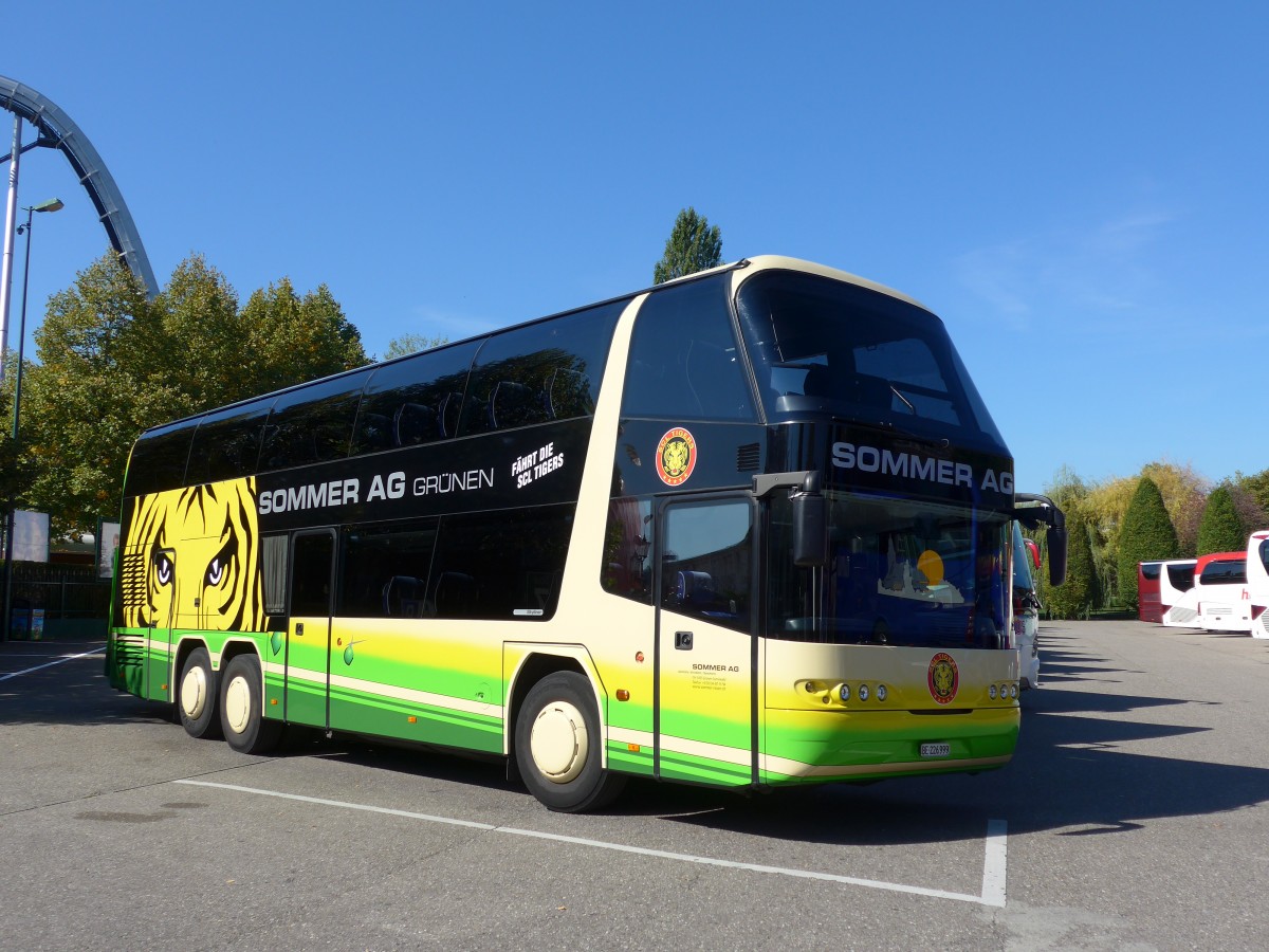 (165'470) - Aus der Schweiz: Sommer, Grnen - BE 226'999 - Neoplan am 21. September 2015 in Rust, Europapark