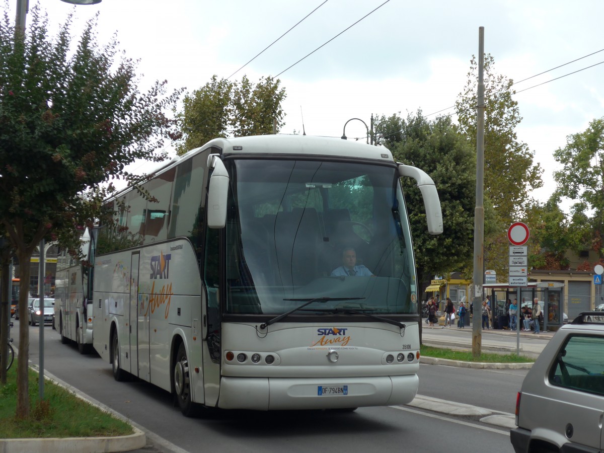 (165'785) - START Cesena - Nr. 35'106/DF-794 BN - Irisbus am 25. September 2015 beim Bahnhof Rimini