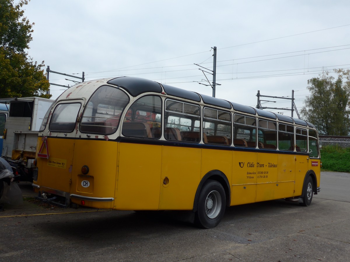 (166'171) - Oldie-Tours Zrisee, Wollerau - Nr. 21 - Saurer/Saurer (ex Marchetti, Airolo; ex P 24'119) am 10. Oktober 2015 in Uznach, Garage