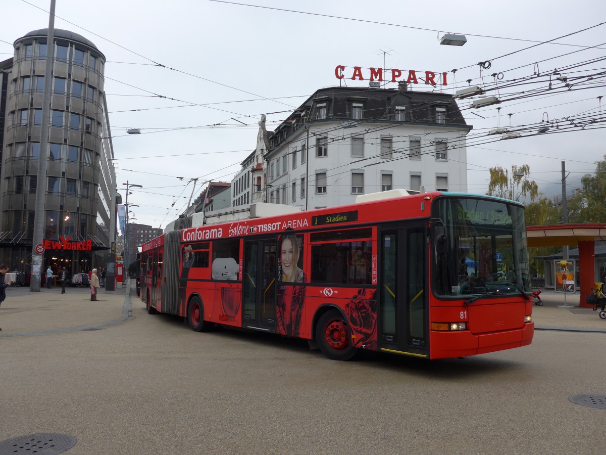 (166'387) - VB Biel - Nr. 81 - NAW/Hess Gelenktrolleybus am 24. Oktober 2015 in Biel, Zentralplatz