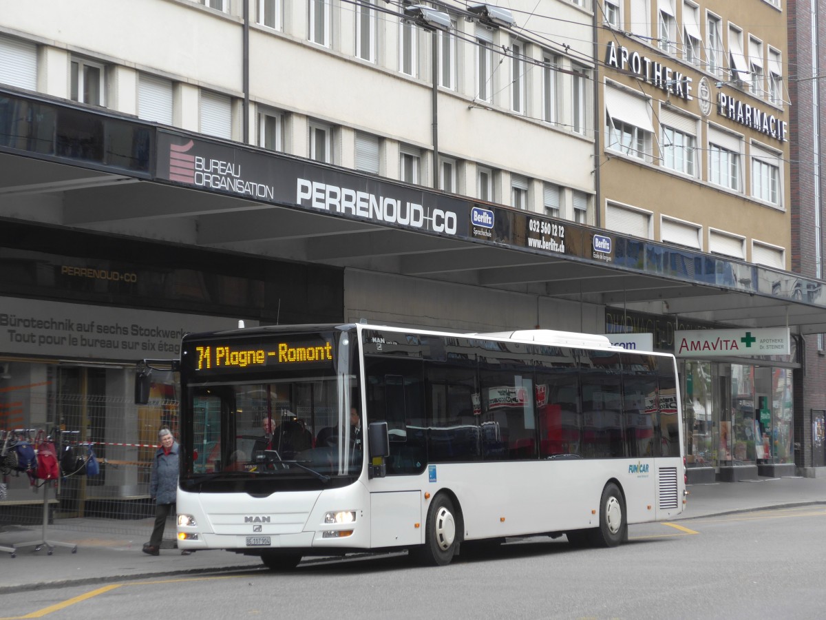 (166'405) - Funi-Car, Biel - Nr. 4/BE 107'904 - MAN/Gppel am 24. Oktober 2015 beim Bahnhof Biel