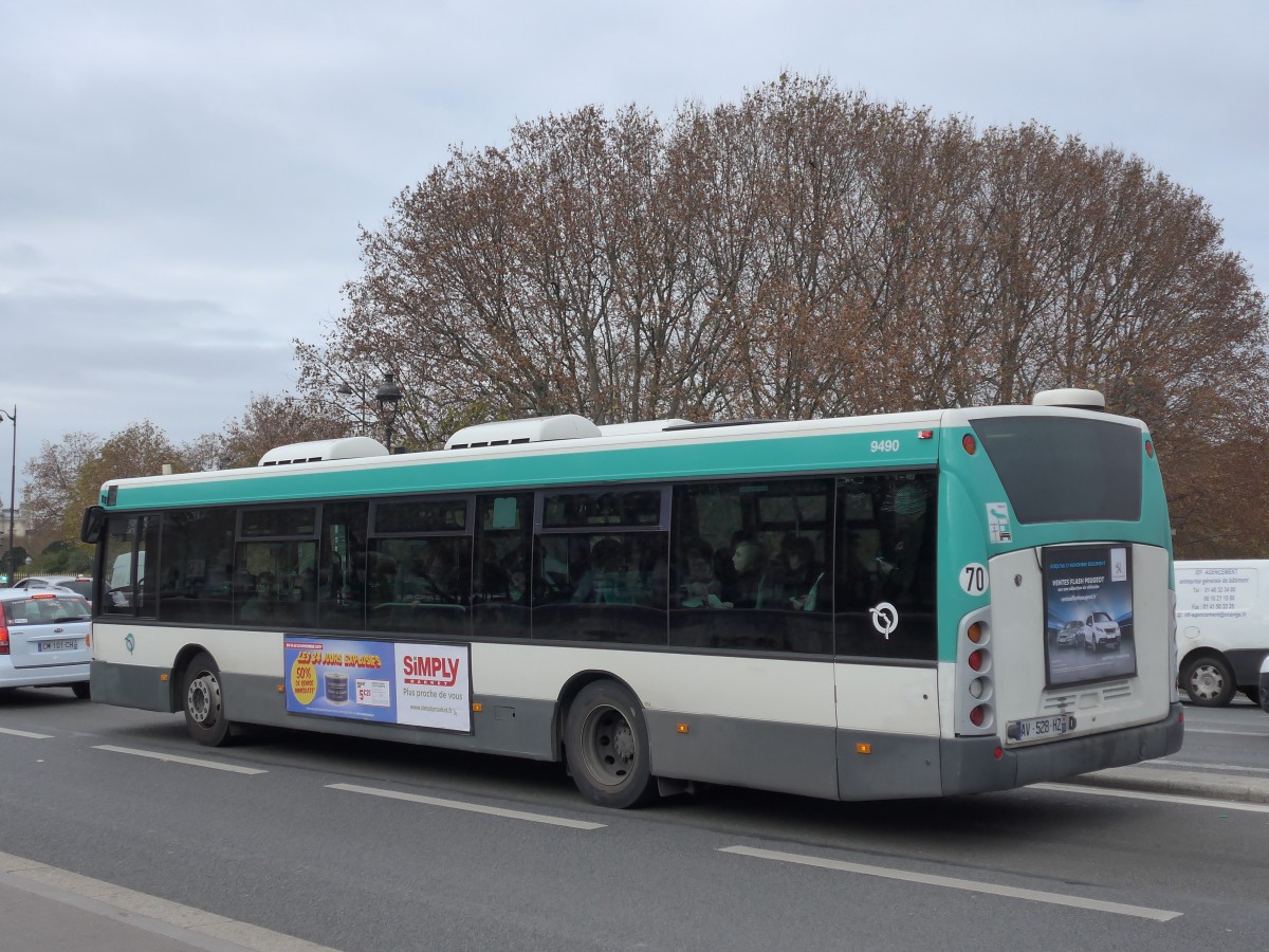 (166'833) - RATP Paris - Nr. 9490/AV 528 HZ - Scania am 16. November 2015 in Paris, Gare d'Austerlitz