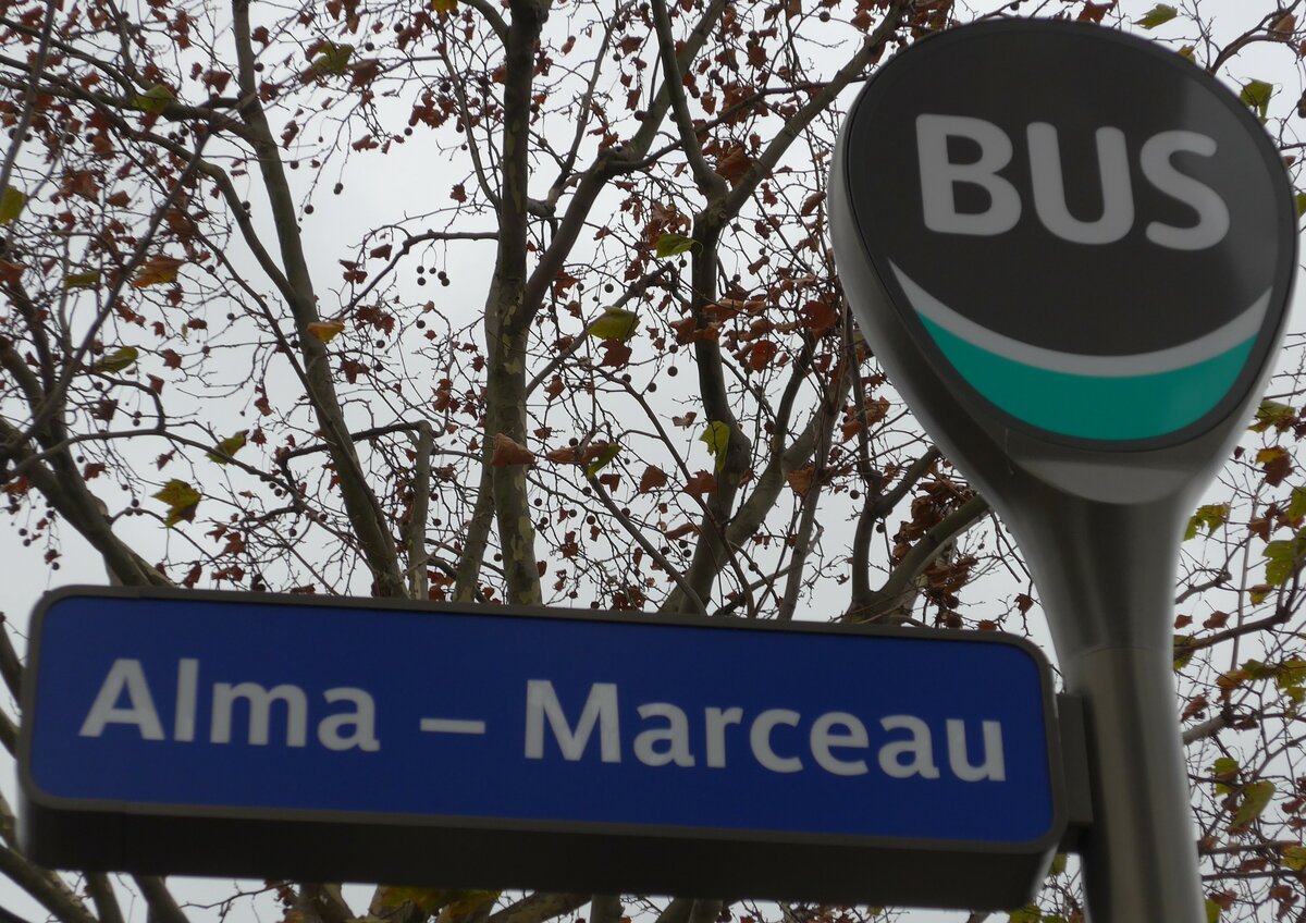 (166'979) - RATP-Haltestellenschild - Paris, Alma - Marceau - am 16. November 2015