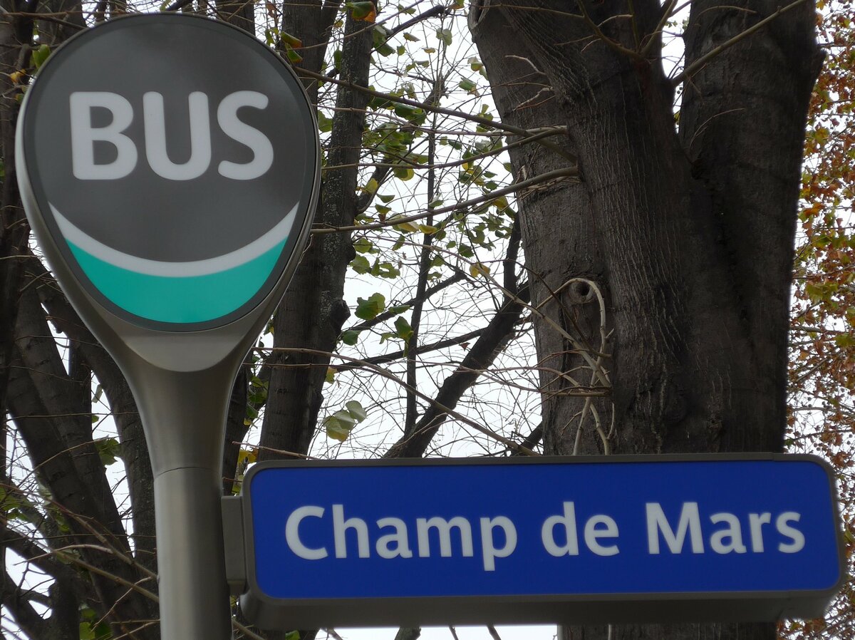 (167'195) - RATP-Haltestellenschild - Paris, Champ de Mars - am 17. November 2015