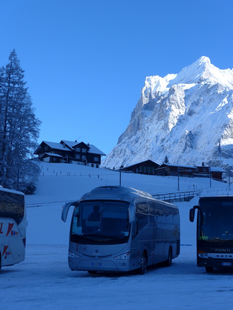 (167'481) - Aus Italien: Mirante, Napoli - EZ-813 EP - Scania/Irizar am 23. November 2015 in Grindelwald, Grund