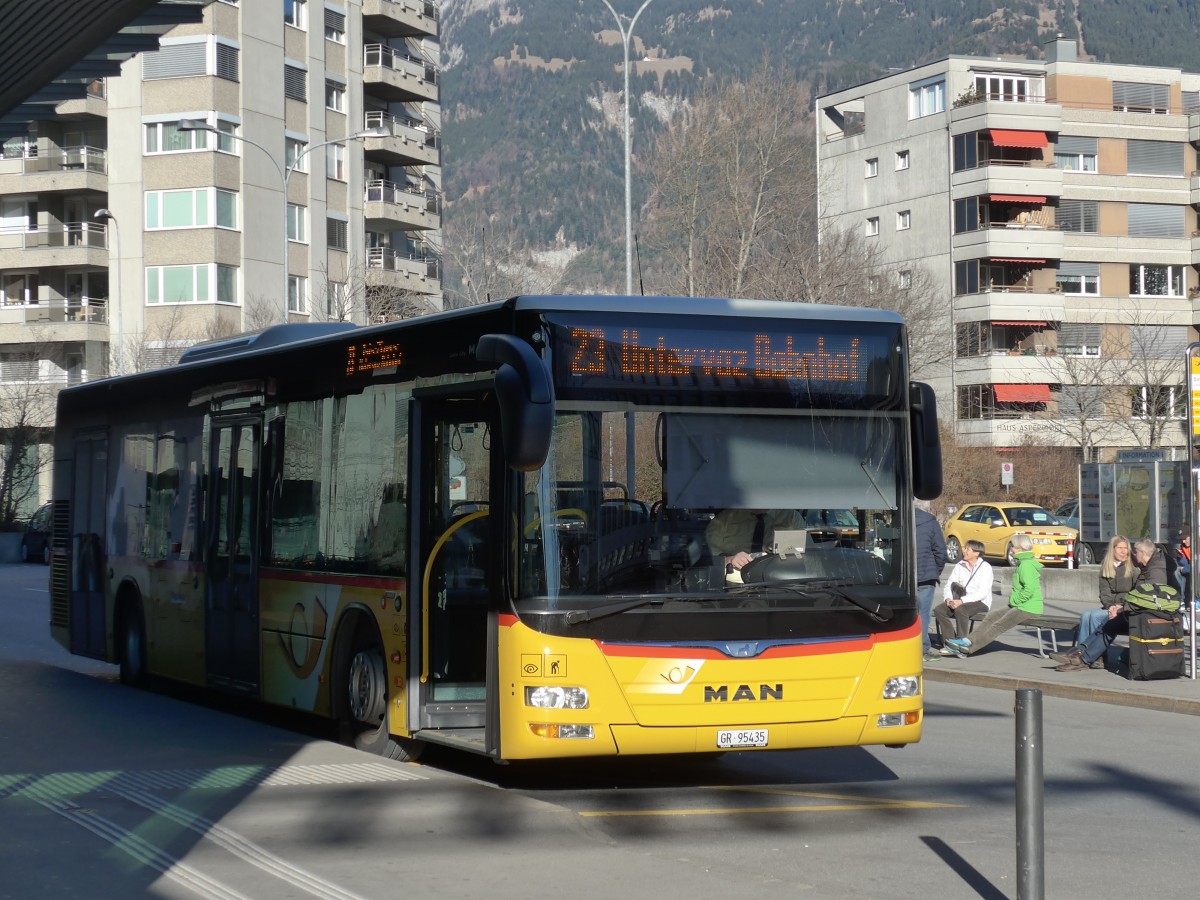 (168'012) - Dnser, Trimmis - GR 95'435 - MAN am 26. Dezember 2015 beim Bahnhof Landquart