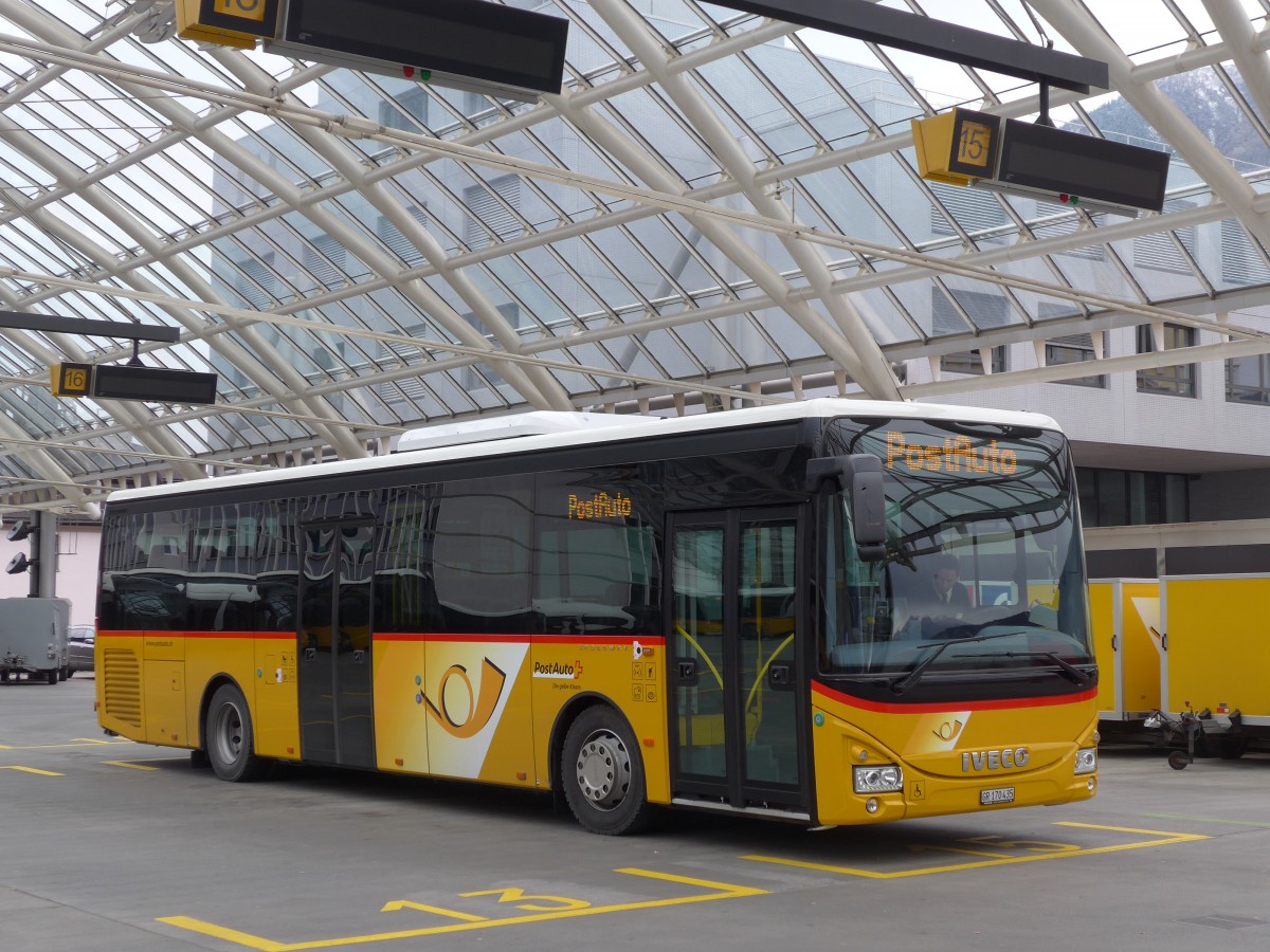 (168'295) - PostAuto Graubnden - GR 170'435 - Iveco am 2. Januar 2016 in Chur, Postautostation