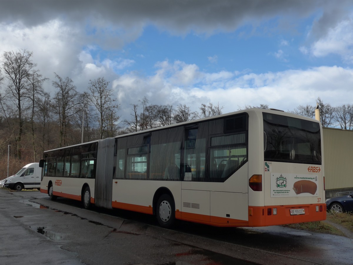 (168'454) - RBS Worblaufen - Nr. 37/BE 555'037 - Mercedes am 11. Januar 2016 in Worblaufen, Garage