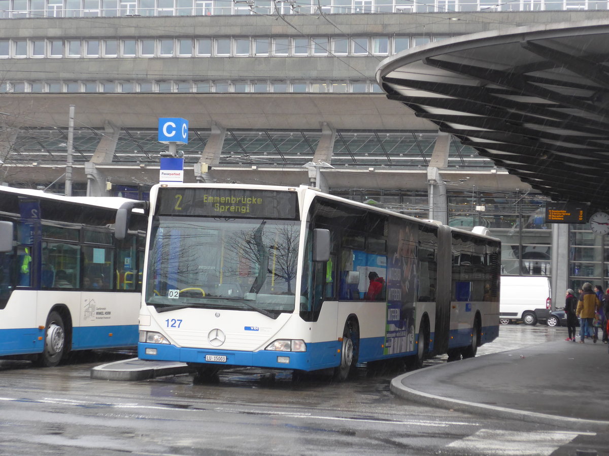 (169'461) - VBL Luzern - Nr. 127/LU 15'003 - Mercedes am 25. Mrz 2016 beim Bahnhof Luzern