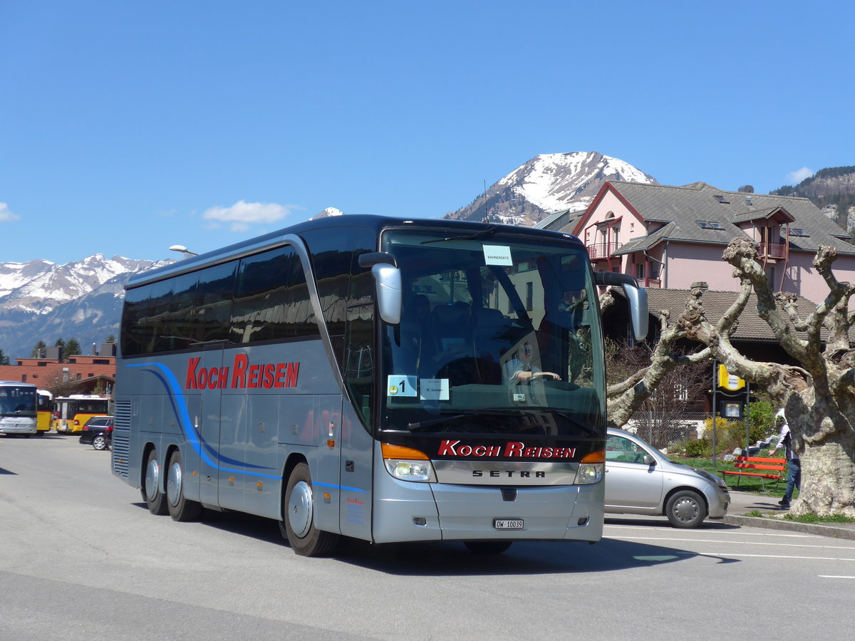 (169'825) - Koch, Giswil - OW 10'039 - Setra am 11. April 2016 beim Bahnhof Meiringen