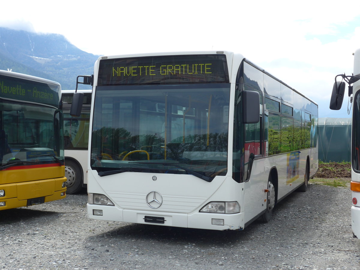 (170'209) - Buchard, Leytron - Mercedes (ex Ryffel, Uster Nr. 69; ex Welti-Furrer, Zrich Nr. 53; ex Frhlich, Zrich Nr. 608) am 24. April 2016 in Leytron, Garage