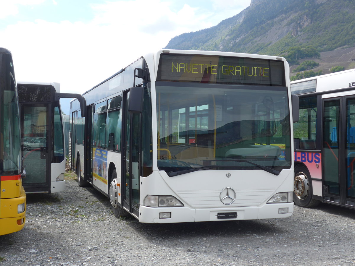 (170'210) - Buchard, Leytron - Mercedes (ex Ryffel, Uster Nr. 69; ex Welti-Furrer, Zrich Nr. 53; ex Frhlich, Zrich Nr. 608) am 24. April 2016 in Leytron, Garage