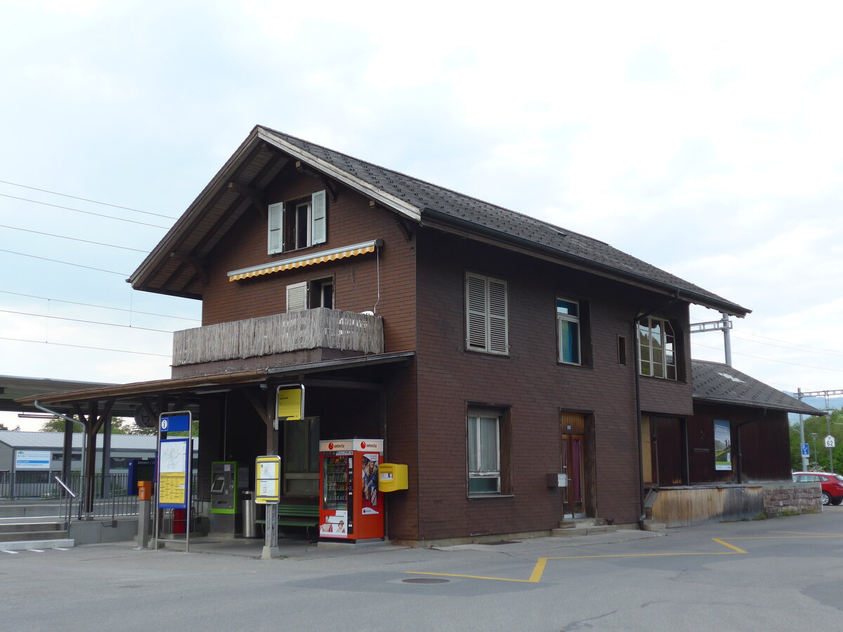 (170'393) - STI-Haltestelle am 7. Mai 2016 beim Bahnhof Wimmis