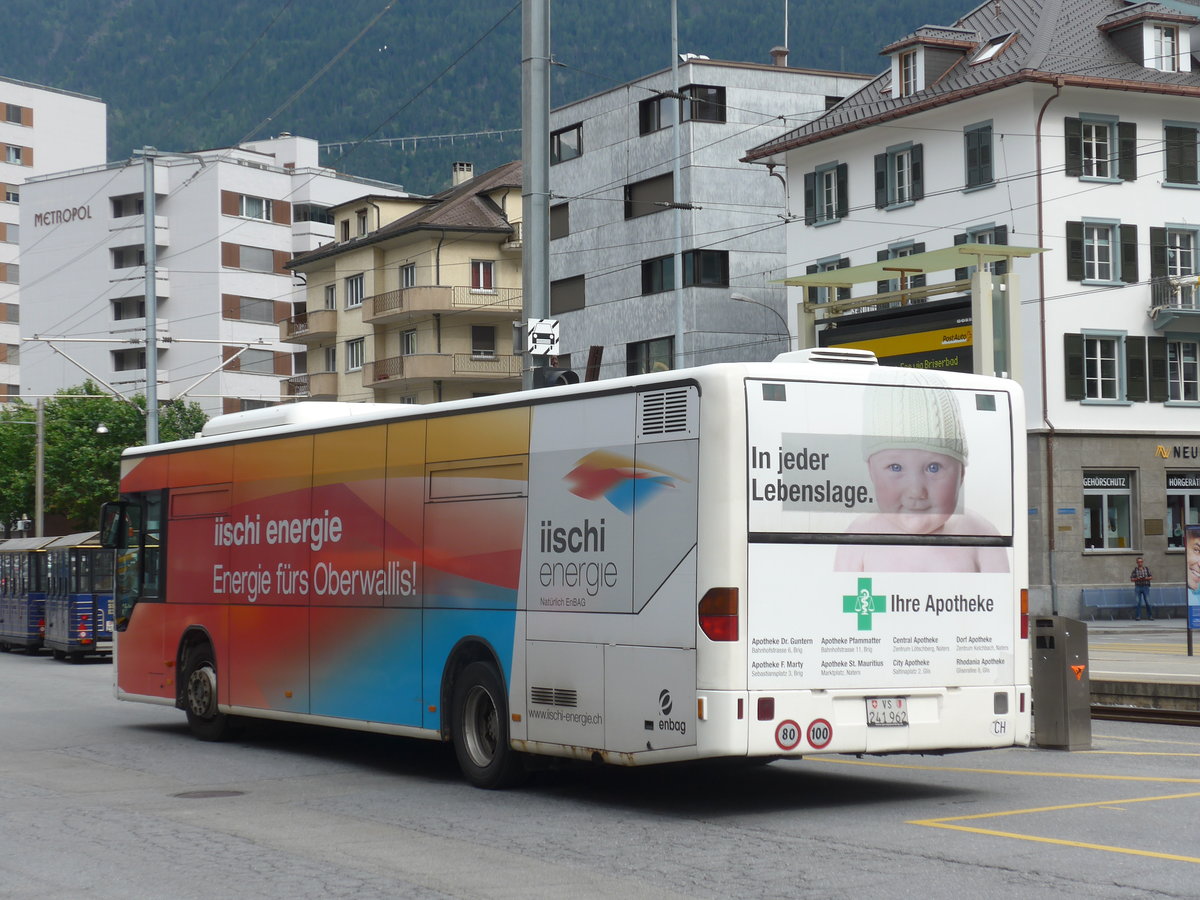 (172'560) - PostAuto Wallis - VS 241'962 - Mercedes am 26. Juni 2016 beim Bahnhof Brig