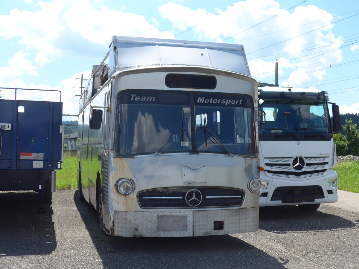 (172'652) - ??? - Mercedes am 27. Juni 2016 in Wil, Larag