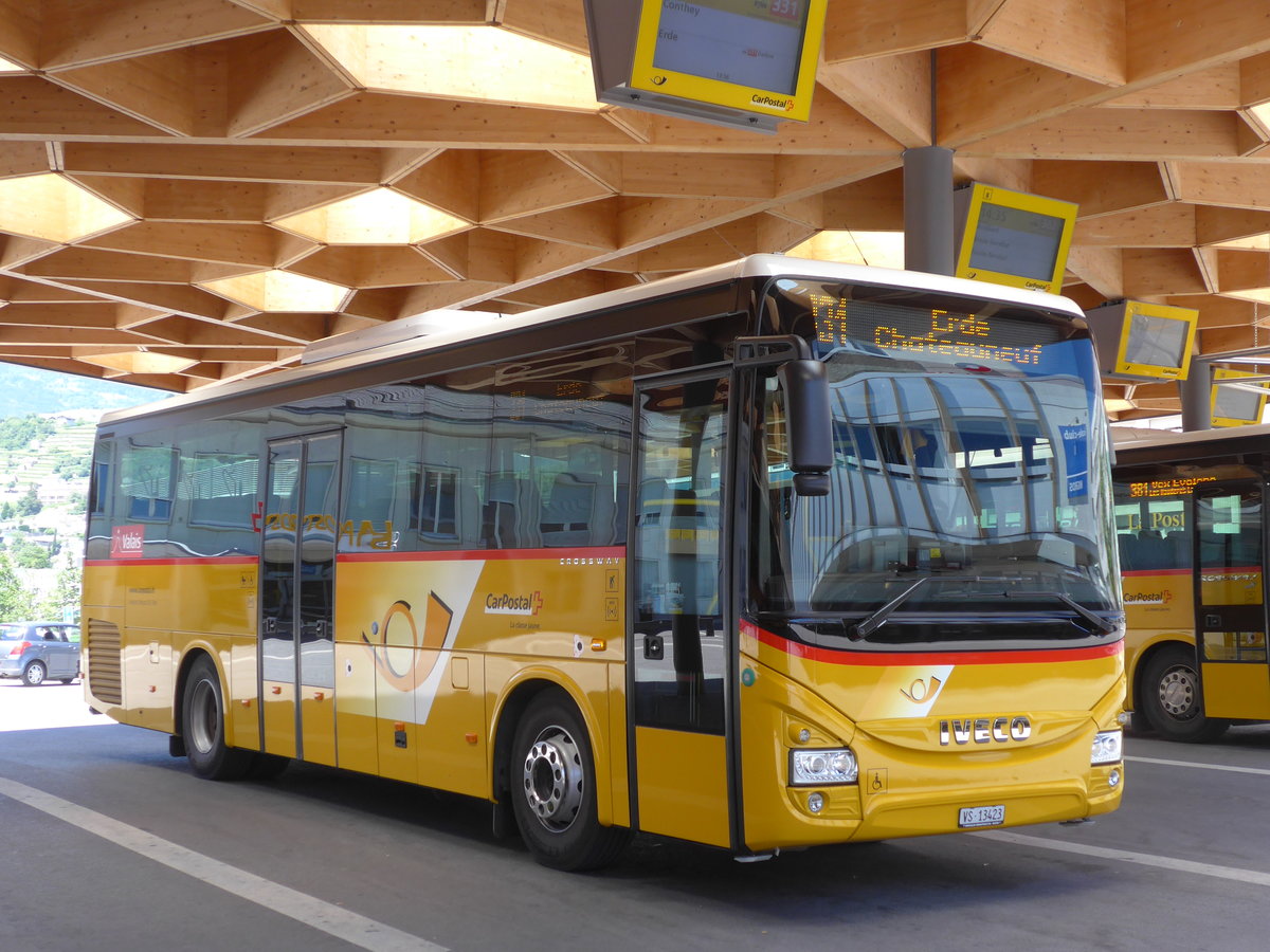 (172'708) - Evquoz, Erde - VS 13'423 - Iveco am 3. Juli 2016 beim Bahnhof Sion