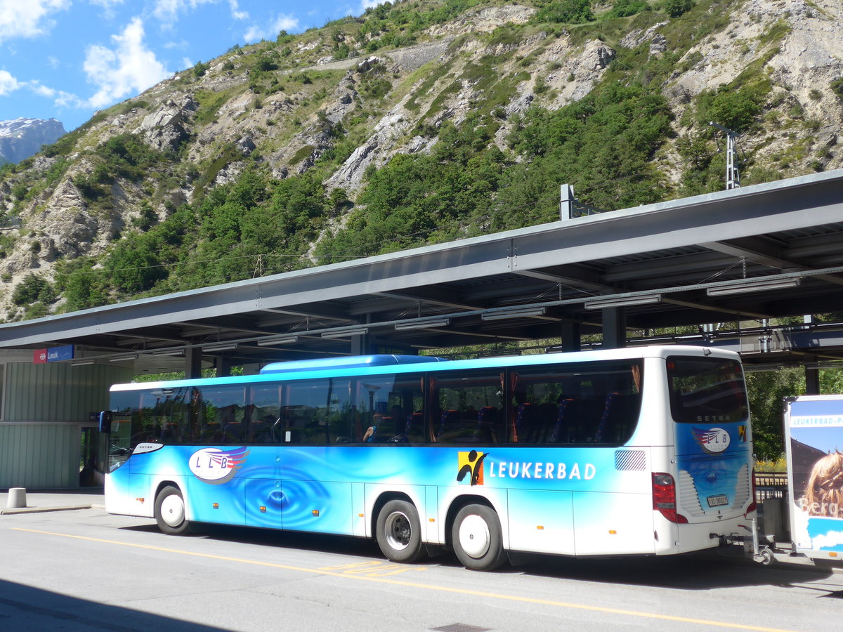 (172'726) - LLB Susten - Nr. 2/VS 38'002 - Setra am 3. Juli 2016 beim Bahnhof Leuk