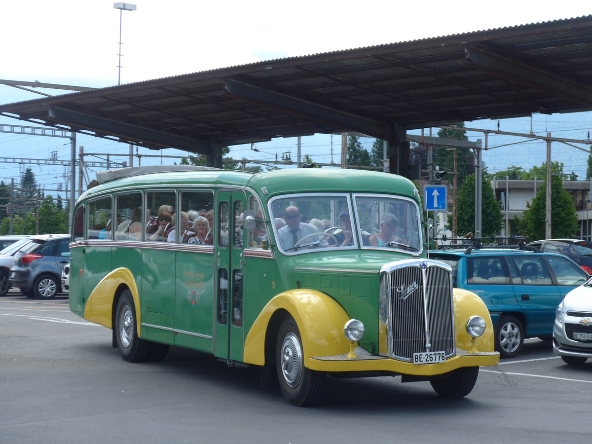 (172'776) - STI Thun - Nr. 15/BE 26'776 - Saurer/Gangloff (ex AvH Heimenschwand Nr. 5) am 6. Juli 2016 beim Bahnhof Thun