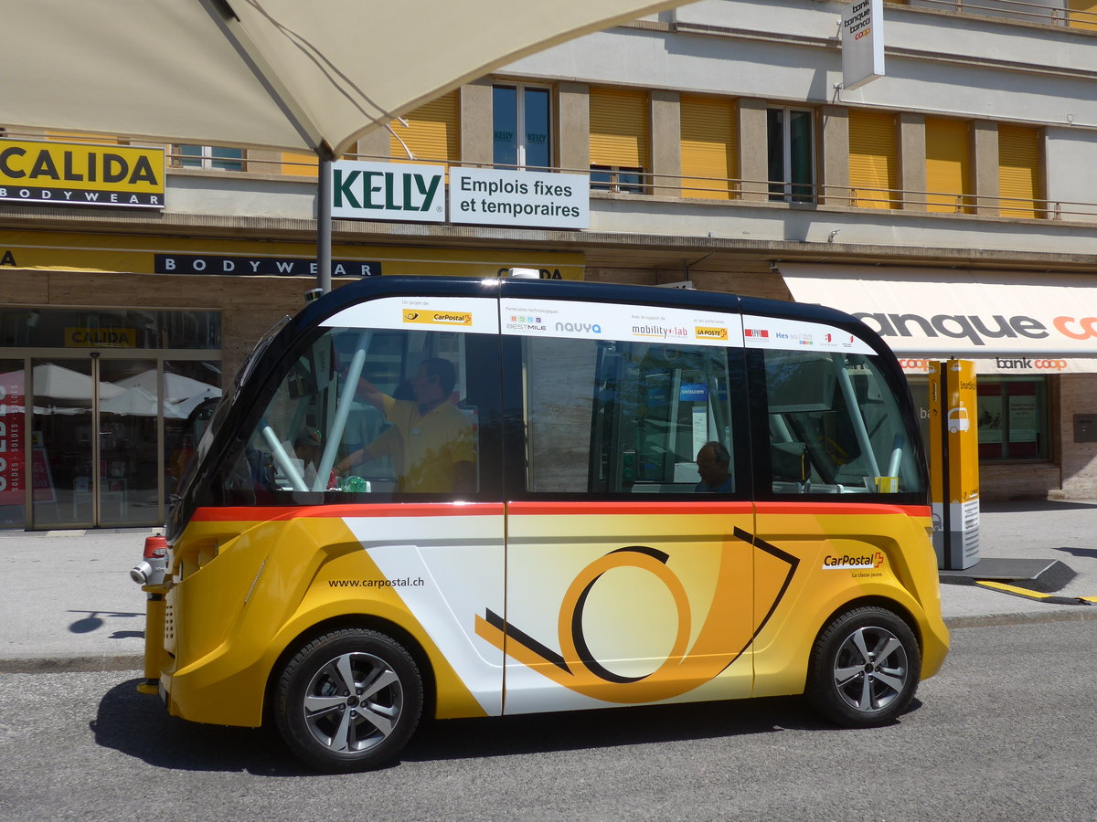 (172'827) - PostAuto Wallis - VS 451'600 - Navya am 10. Juli 2016 in Sion, Place du Midi