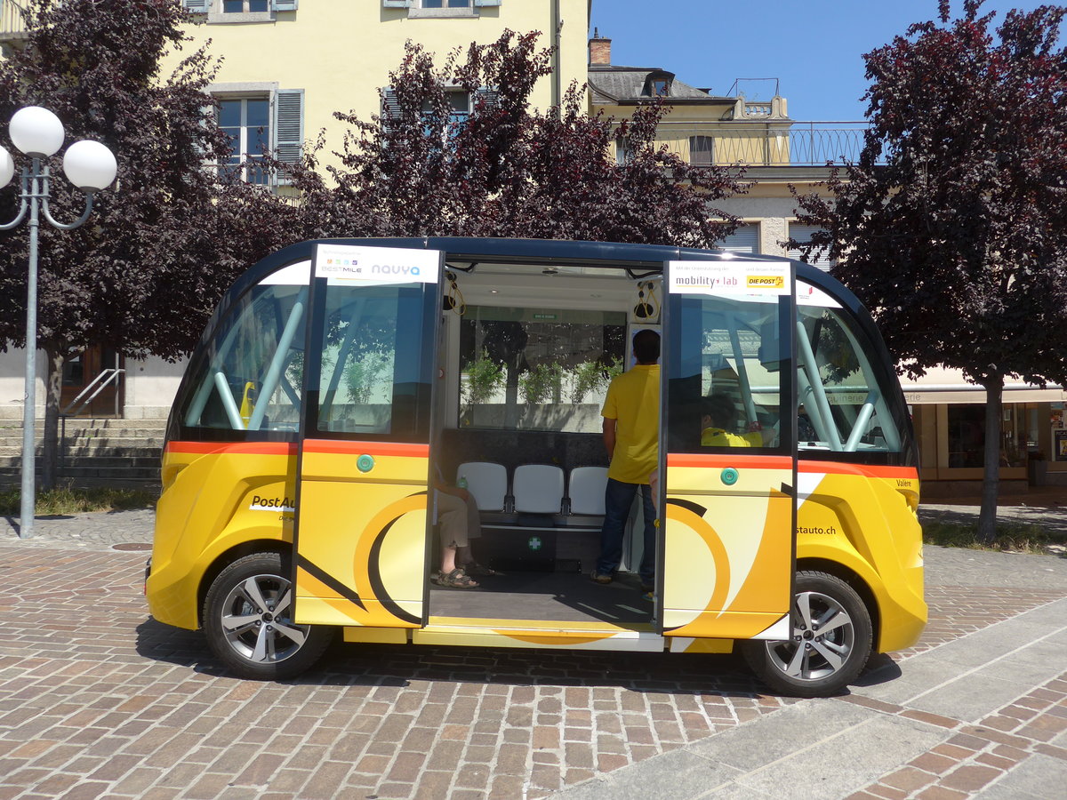 (172'836) - PostAuto Wallis - VS 451'600 - Navya am 10. Juli 2016 in Sion, Place de la Planta