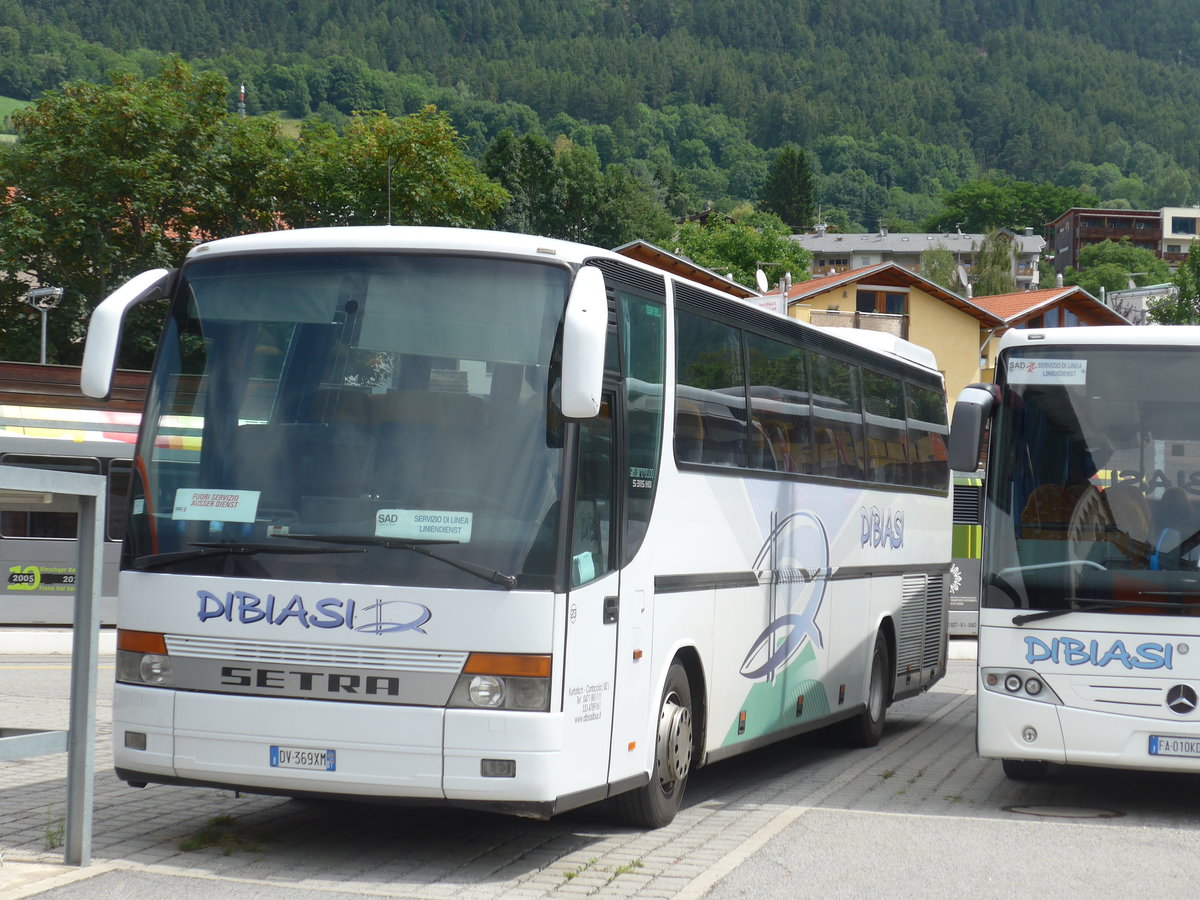 (173'301) - Dibiasi, Kurtatsch - Nr. 23/DV-369 XM - Setra am 24. Juli 2016 beim Bahnhof Mals