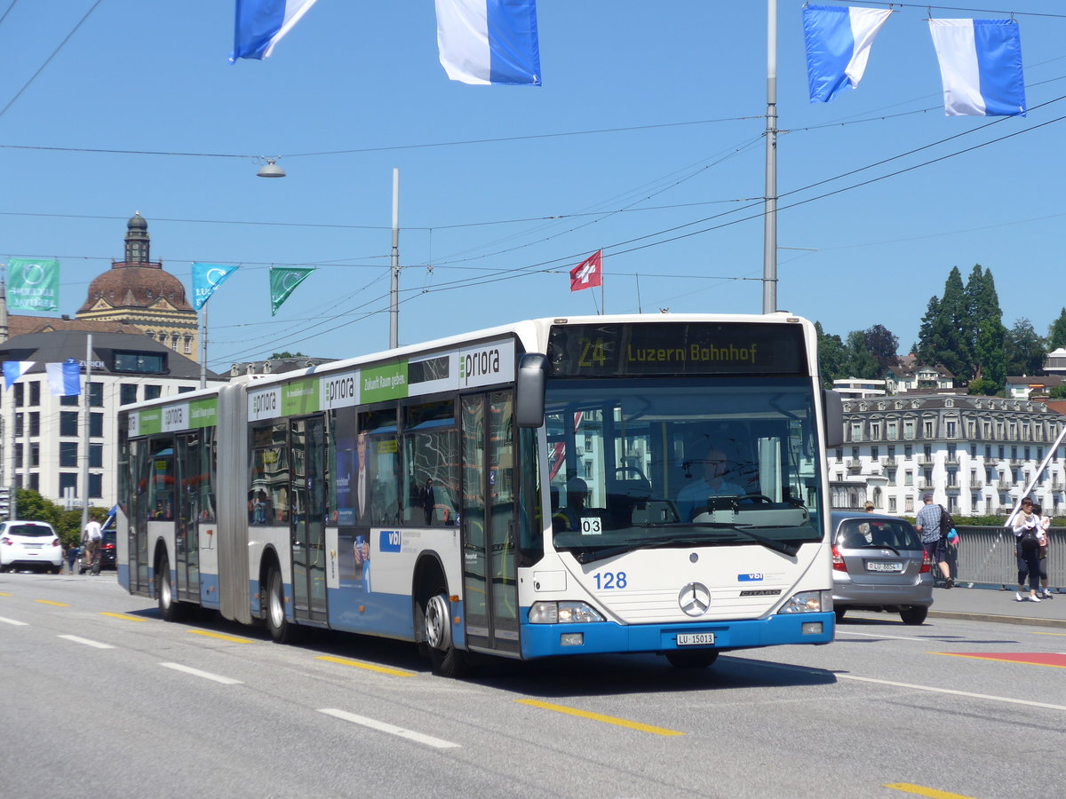 (173'821) - VBL Luzern - Nr. 128/LU 15'013 - Mercedes am 8. August 2016 in Luzern, Bahnhofbrcke