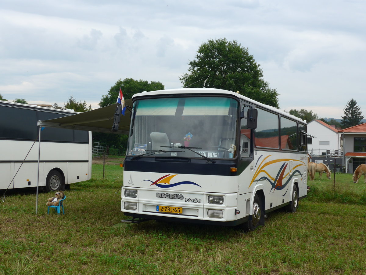 (173'958) - Aus Holland: ??? - 2-ZBJ-65 - Magirus-Deutz am 20. August 2016 in Bsingen, Bahnhof