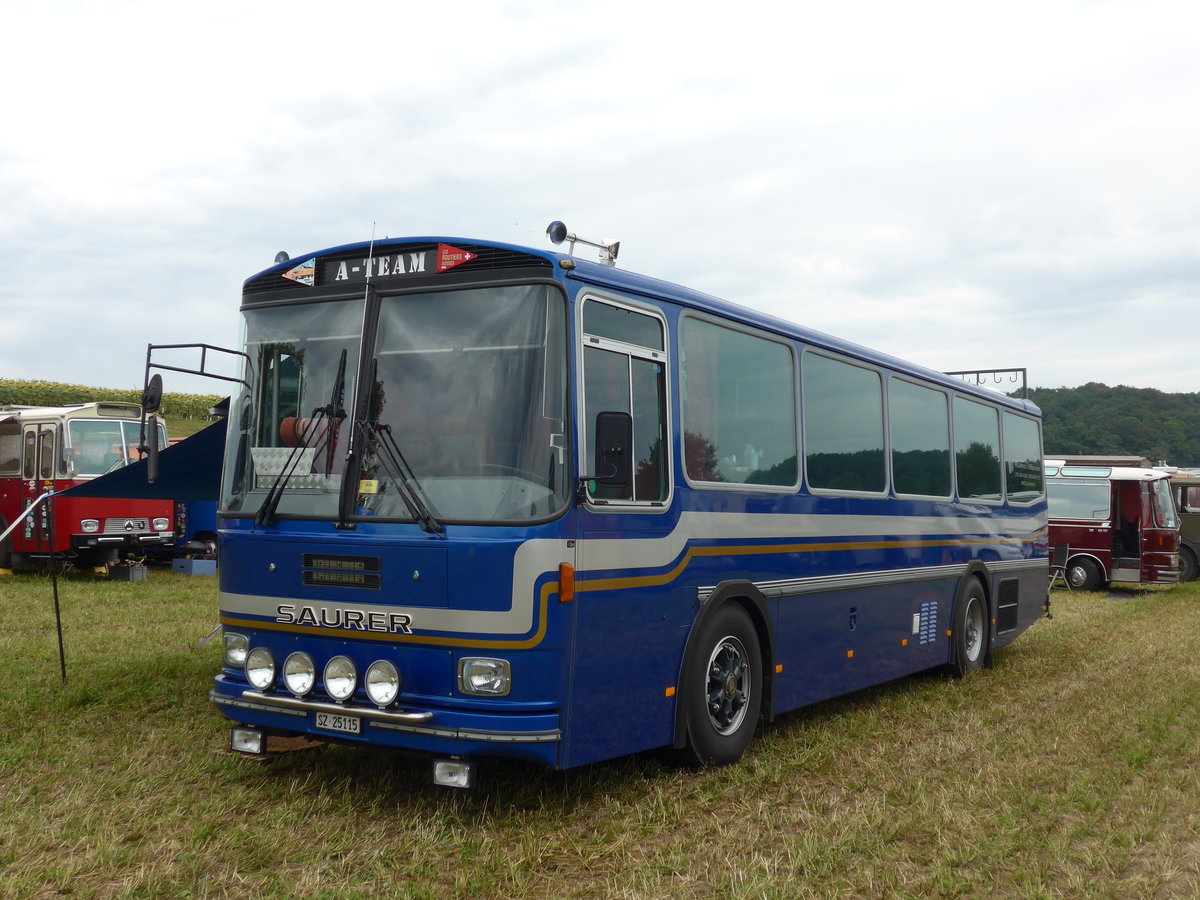 (174'016) - Aus der Schweiz: Steinauer, Einsiedeln - SZ 25'115 - Saurer/R&J (ex Albin, Fllanden; ex SBB Bern; ex Solr&Fontana, Ilanz; ex P 24'359) am 20. August 2016 in Bsingen, Bahnhof