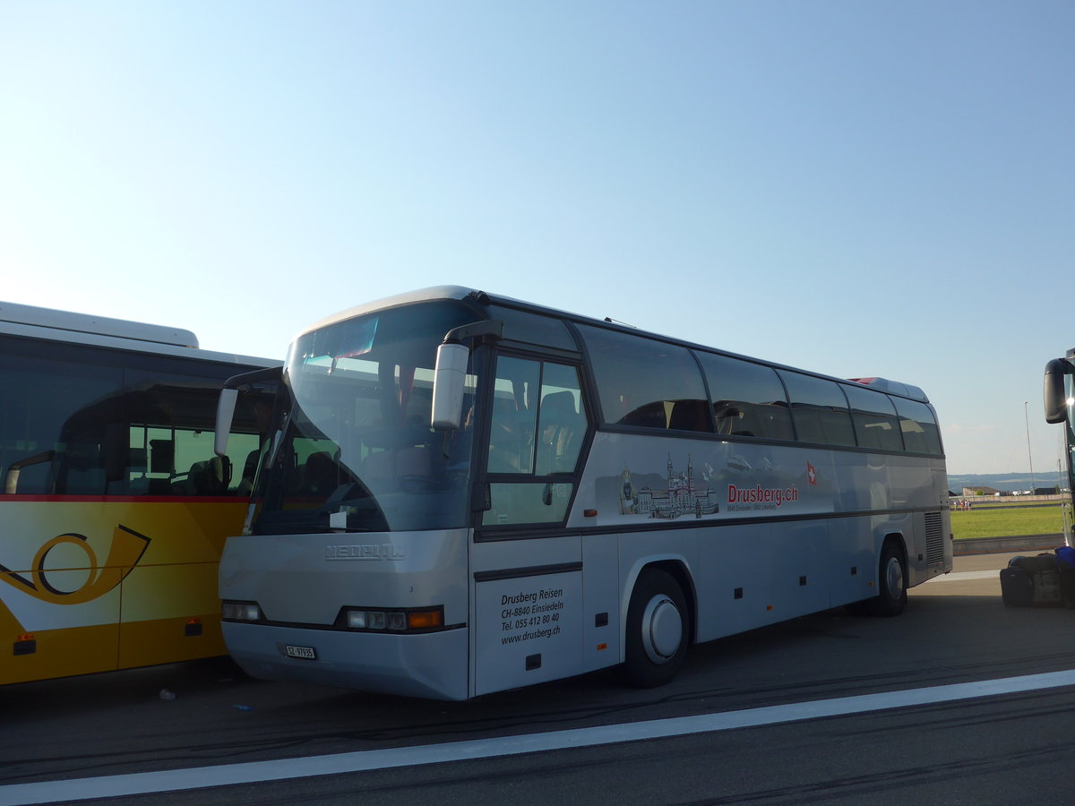 (174'391) - Schelbert, Einsiedeln - SZ 97'935 - Neoplan (ex Beeler, Merlischachen) am 28. August 2016 in Estavayer-le-Lac, ESAF