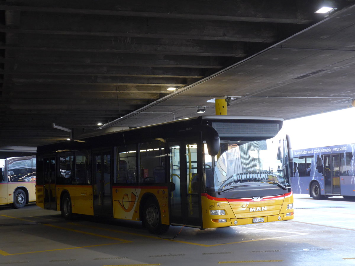 (174'926) - PostAuto Bern - Nr. 542/BE 832'542 - MAN am 11. September 2016 in Bern, Postautostation