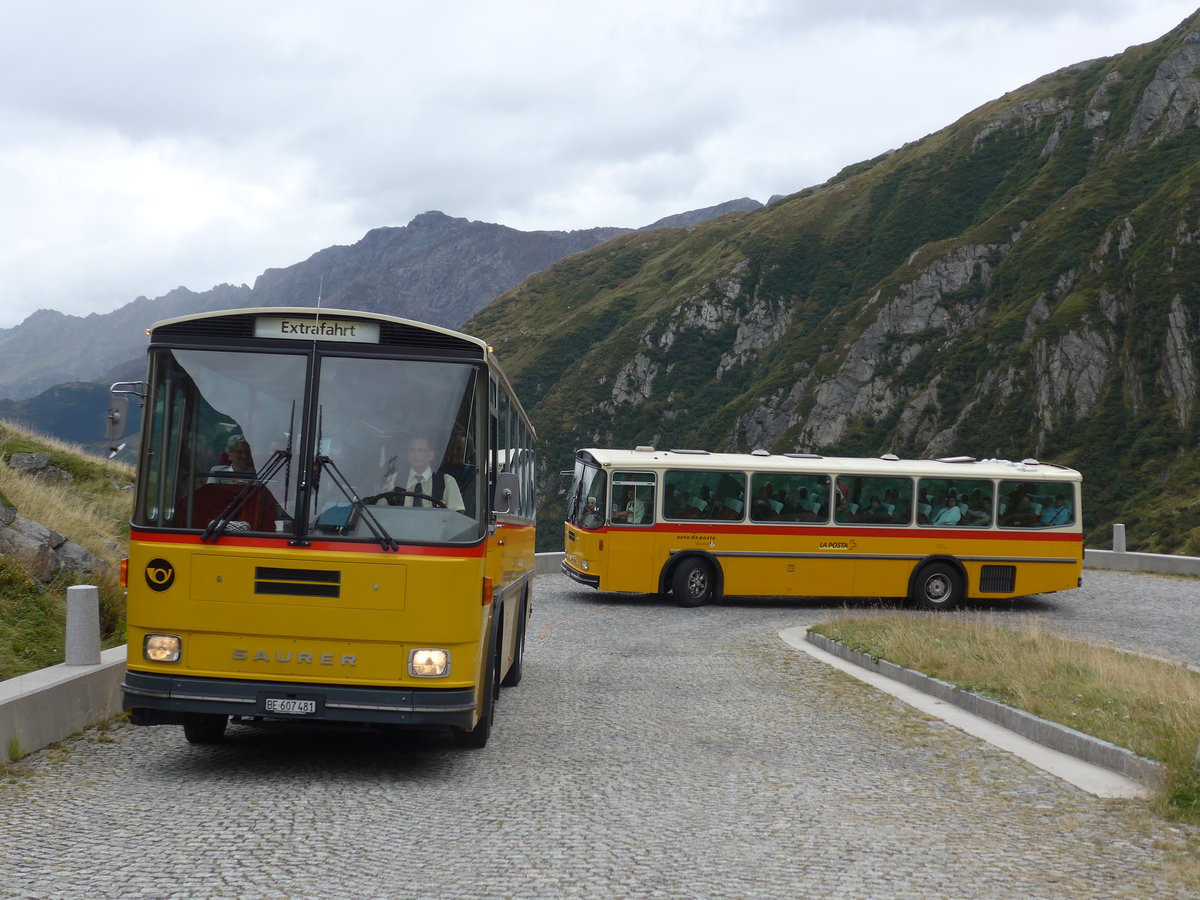 (175'003) - AVG Meiringen - Nr. 74/BE 607'481 - Saurer/R&J (ex P 24'357) + Mark, Andeer - GR 1866 - Saurer/R&J (ex PostAuto Graubnden; ex P 24'350) am 18. September 2016 am Gotthard, Alte Tremolastrasse