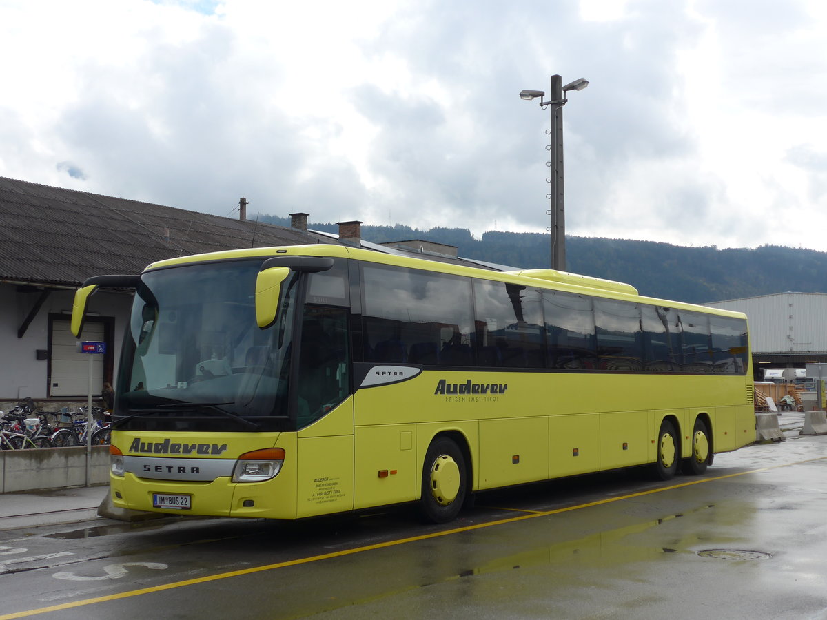 (175'725) - Auderer, Imst - IM BUS 22 - Setra am 18. Oktober 2016 beim Bahnhof Innsbruck