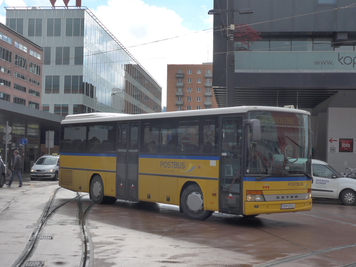 (175'768) - PostBus - BD 12'929 - Setra (ex Heim, Flums/CH) am 18. Oktober 2016 beim Bahnhof Innsbruck