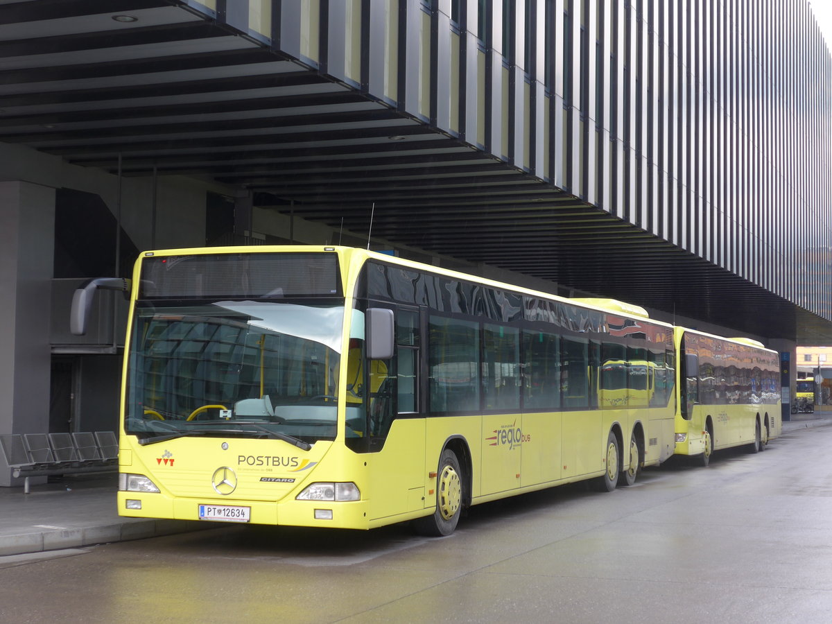 (175'804) - PostBus - PT 12'634 - Mercedes am 18. Oktober 2016 beim Bahnhof Innsbruck