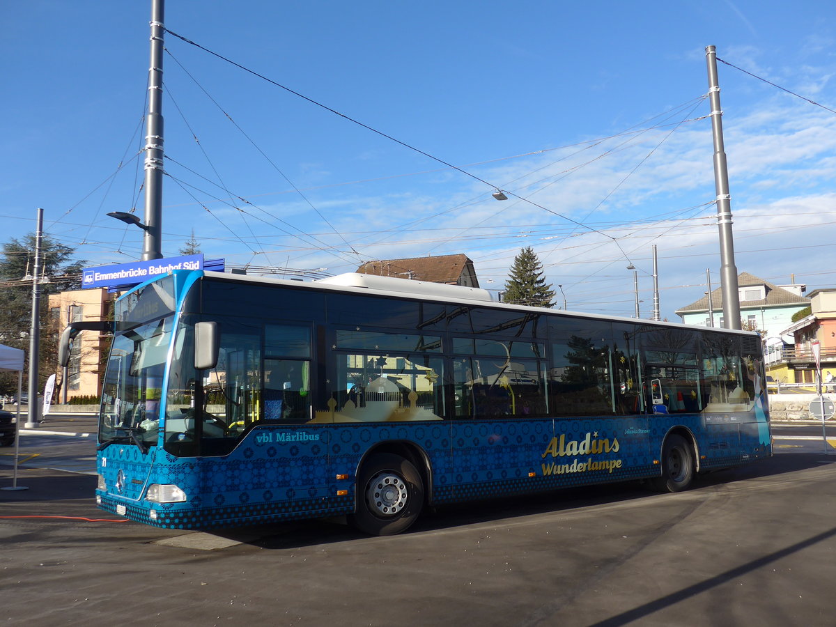 (177'147) - VBL Luzern - Nr. 71/LU 15'016 - Mercedes am 11. Dezember 2016 beim Bahnhof Emmenbrcke Sd