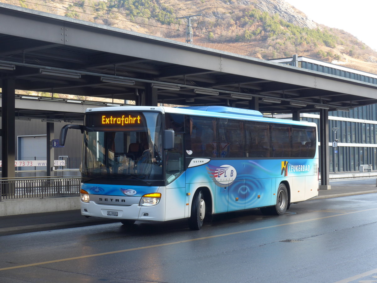 (177'379) - LLB Susten - Nr. 5/VS 38'005 - Setra am 26. Dezember 2016 beim Bahnhof Leuk