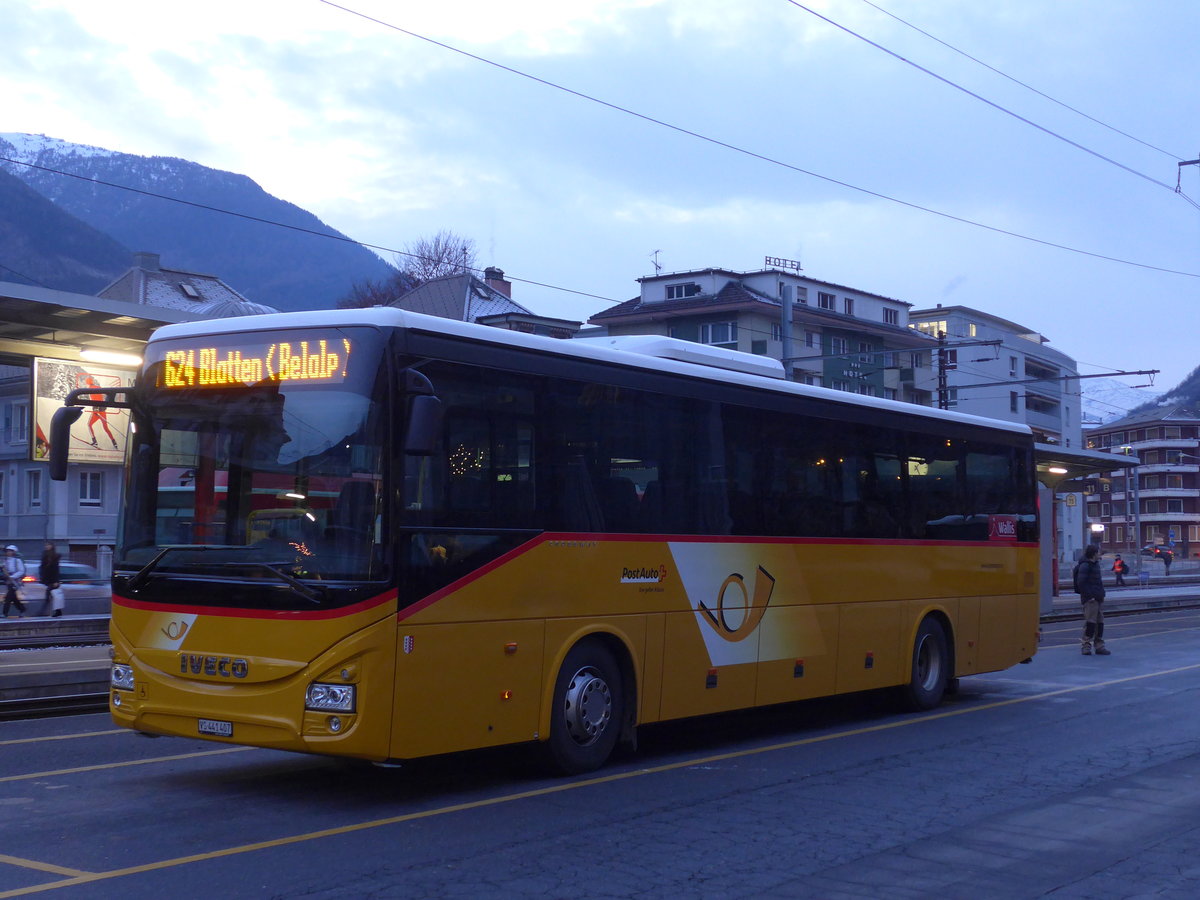 (177'597) - PostAuto Wallis - VS 441'407 - Iveco am 2. Januar 2017 beim Bahnhof Brig