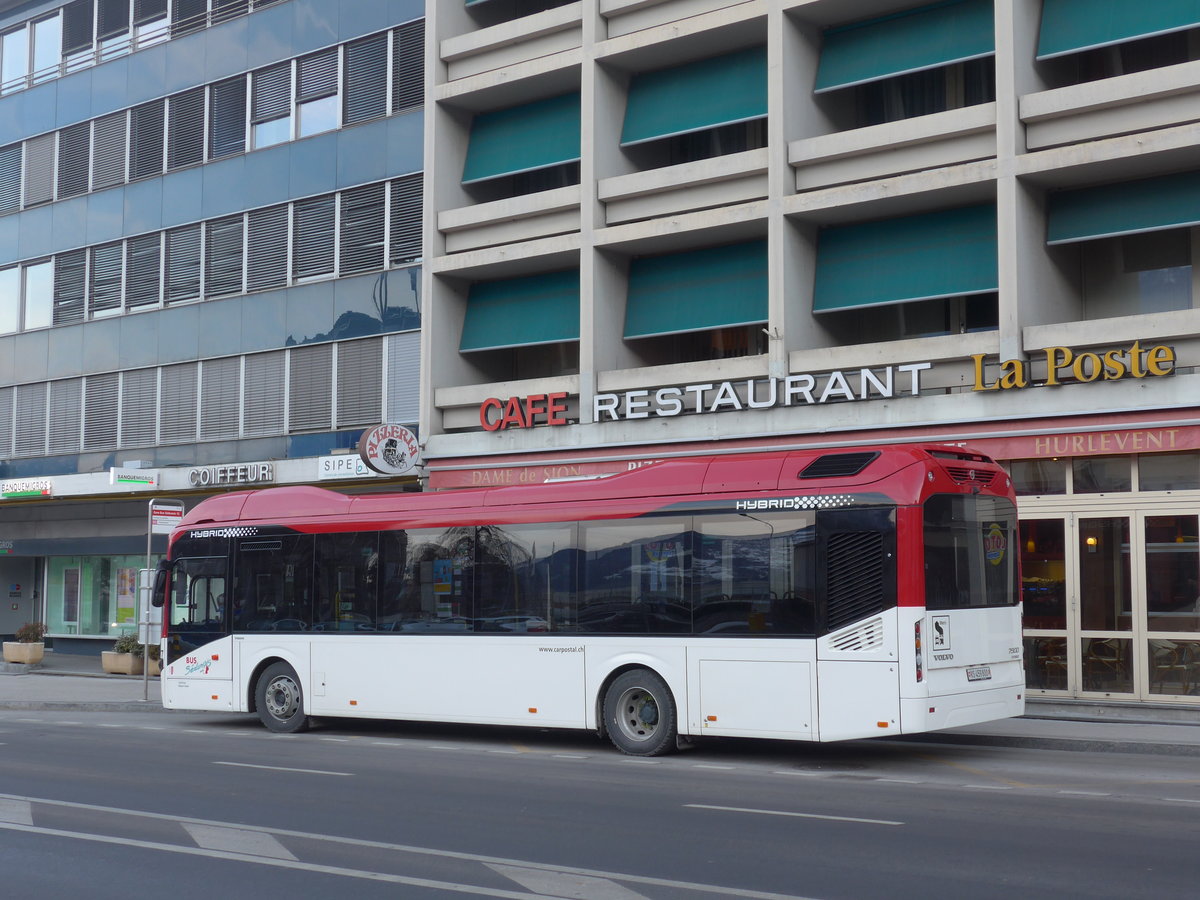 (178'166) - PostAuto Wallis - Nr. 77/VS 459'800 - Volvo am 28. Januar 2017 beim Bahnhof Sion