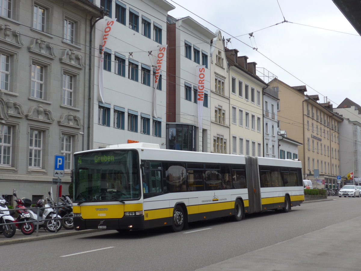 (179'028) - VBSH Schaffhausen - Nr. 18/SH 38'018 - Volvo/Hess am 20. Mrz 2017 beim Bahnhof Schaffhausen