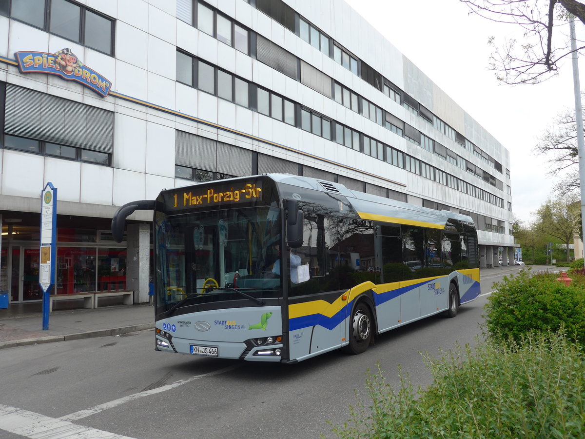 (179'660) - SWS Singen - KN-JS 466 - Solaris am 17. April 2017 beim Bahnhof Singen