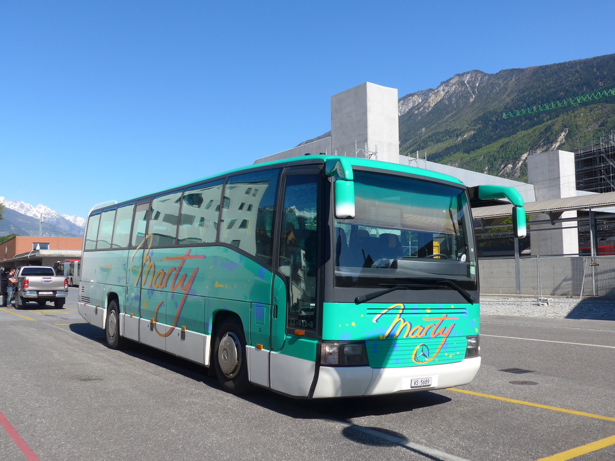 (179'895) - Marty, Varen - VS 5689 - Mercedes am 29. April 2017 beim Bahnhof Sierre